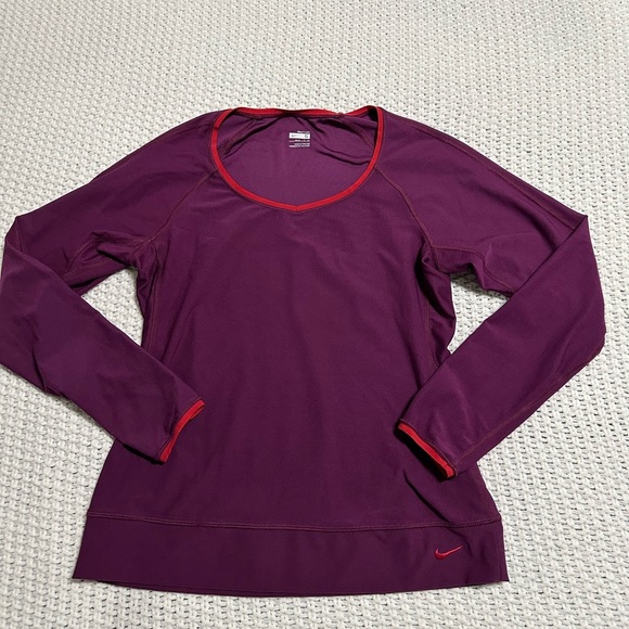 NIKE DRI FIT‎ LONG SLEEVE SHIRT WOMEN'S MEDIUM  BURGUNDY SMALL - Picture 1 of 7